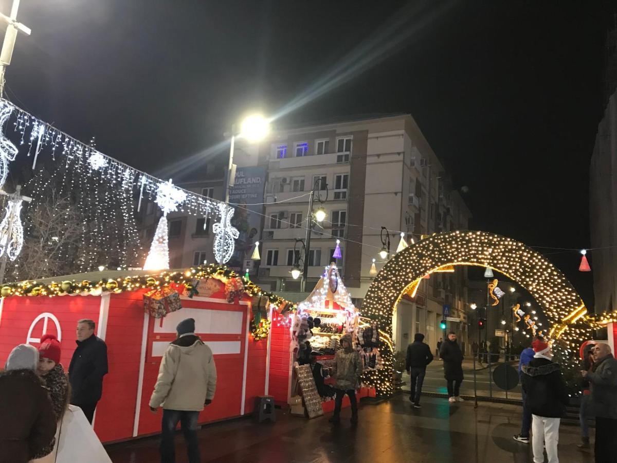 Blue Light Ultracentral Craiova Luaran gambar